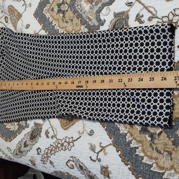 Madison Black and White Geometric Print Cropped Pants Size 10 - Picture 3 of 6